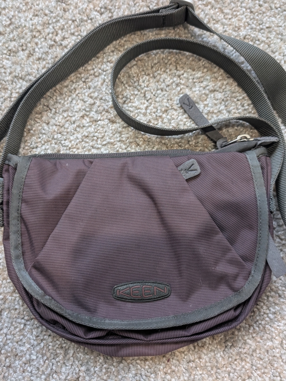 Gorpcore KEEN Utility Crossbody Bag Purple Nylon Hiking Messenger Shoulder Purse